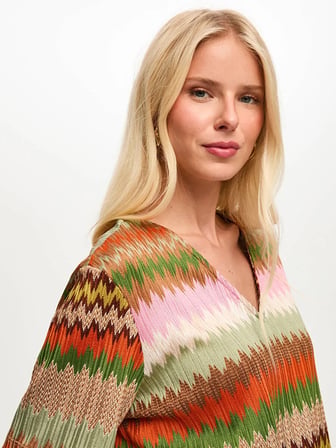 Resort Renkli Zigzag Desen V Yaka Kısa Kol Bluz S26BLZ047