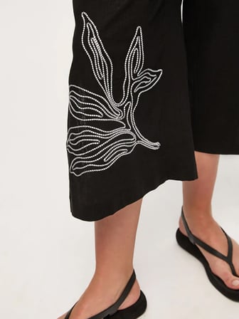 Resort Kordone Yaprak Nakış Detaylı Viskon Keten Capri S26CPR011