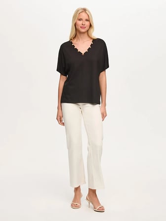 Resort Yakası Boncuk Detaylı V Yaka Tshirt S26TSH116