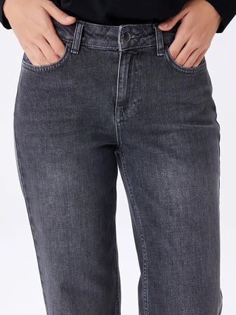 Straıght Fit Yıkama Efektli Jean Pantolon W27JPN003