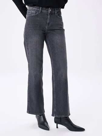 Straıght Fit Yıkama Efektli Jean Pantolon W27JPN003