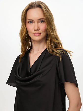 Degaje Yaka Kısa Kol Şık Saten Bluz W27BLZ001