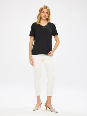 Yakası Taş Ve Delik İşli Kısa Kol Viskonlu Tshirt W27TSH055