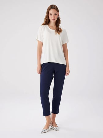Yakası Taş Ve Delik İşli Kısa Kol Viskonlu Tshirt W27TSH055