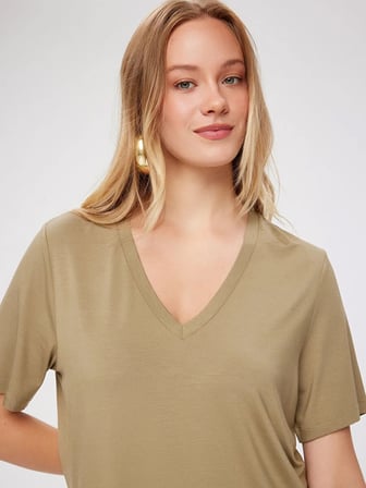 V Yaka Kısa Kol T-Shirt W27TSH001