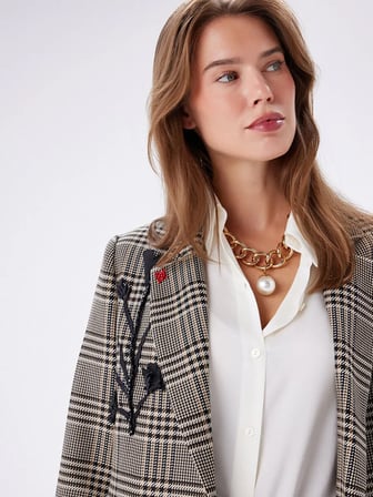 Yakası Aplike Detaylı Kazayağı Desen Blazer Ceket W27CKT015