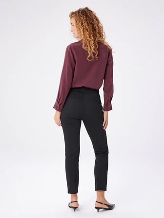 Metal Aksesuarlı Diagonal Dokulu Slim Fıt Örme Pantolon W27PNT018
