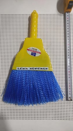 Üçpınar F0011 Plastik Süpürge Orta Boyda Uzunluğu :34 Cm Ağız Kısmı :21 cm 6052