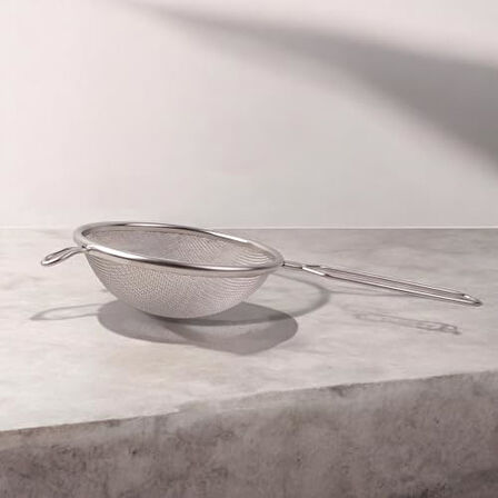 Saplı Paslanmaz Çelik Süzgeç, Büyük Boy Metal Süzgeç 28 * 14 Cm - Estetik ve Dayanıklı: Saplı Paslanmaz Çelik Süzgeç - Büyük Boy Metal Süzgeç ile Mutfakta Filtreleme İşlerini Kolaylaştırın!