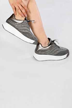 Veform Hafif ve Rahat Tabanlı, Taş Süslemeli Günlük Şık ve Spor Kadın Ayakkabı FV1507FV