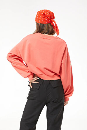 Go Veform Sıfır Yaka Figürlü Kadın Kısa Sweatshirt Mercan ZN5041