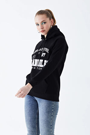 Go Veform Kadın Kanguru Cepli Baskılı Üç İp İçi Şardonlu Sweatshirt Siyah ZN5083