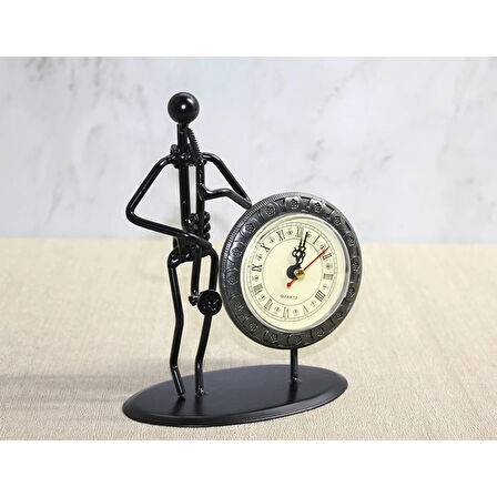 Metal Saatli Saksafon Çalan Müzisyen Alk4335