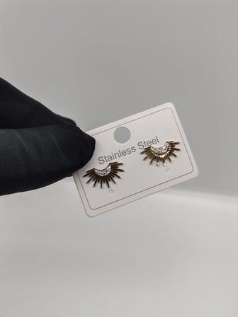 Güneş Işını Modelli Gold Çelik Küpe