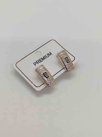 S yazılı Taşlı Gold Çelik Küpe