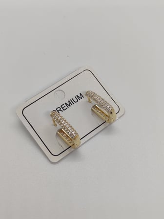 Uzun Halkalı Taşlı Gold Çelik Küpe