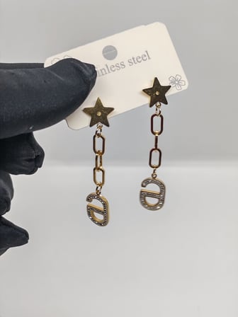 Yıldız Detaylı Asimetrik CD Çelik Gold Küpe