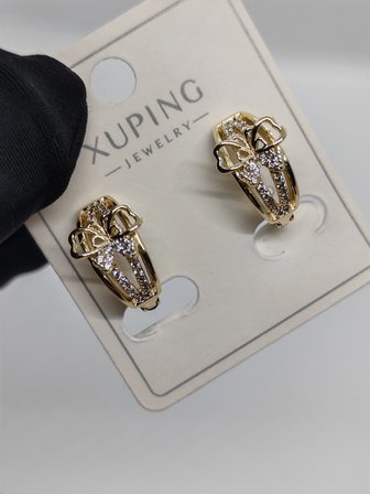 Xuping V Model Taşlı Çelik Gold Küpe