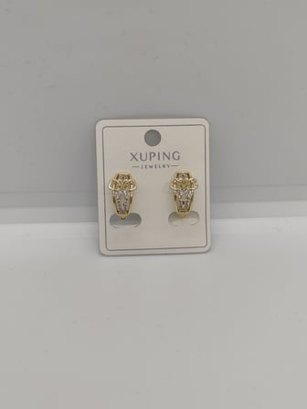 Xuping V Model Taşlı Çelik Gold Küpe