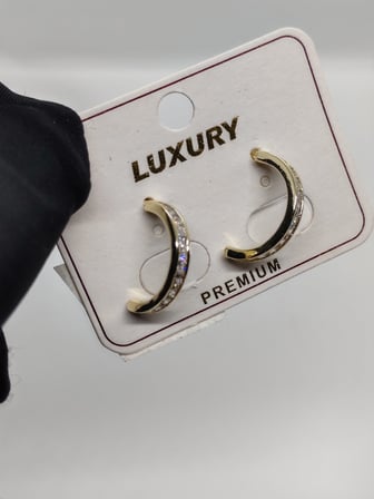 Premium Tek Sıra Zirkon Taşlı Yarım Halka Çelik Küpe