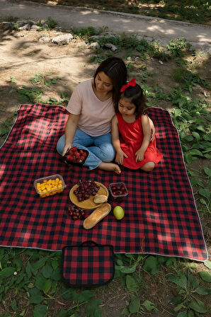 Kendinden Çantalı Kırmızı Siyah Ekose Piknik Örtüsü 150X150 cm Taşınabilir Cırtlı Piknik Matı, Taşıma Kordonlu, Ince Katlanabilir Örtü