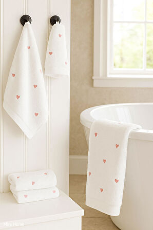 3 Parça Kalp Nakışlı Banyo Havlusu Takımı %100 Pamuklu Lovely Set