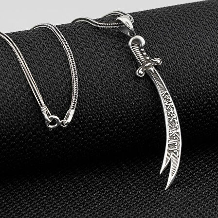 La Fetta İlla Ali La Seyfe İlla Zülfikar Yazılı Beyaz Taşlı 925 Ayar Gümüş Erkek Kolye