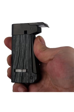 Quantoro Tek Torch Pürmüz Delicili Siyah Ahşap Desenli Metal Puro Çakmağı - TRZ1206