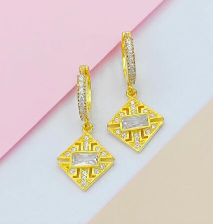 GOLD BAGET TAŞLI SALLANTILI 925 AYAR GÜMÜŞ KÜPE