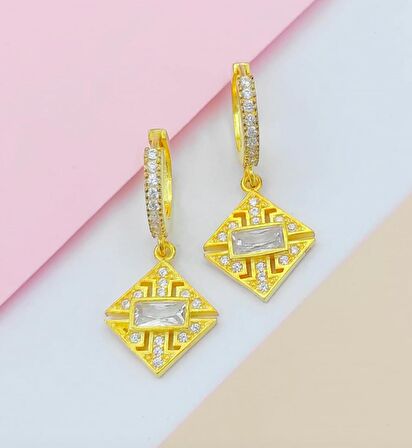 GOLD BAGET TAŞLI SALLANTILI 925 AYAR GÜMÜŞ KÜPE