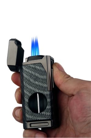 Quantoro Dört Torch Pürmüz V-Kesici/Delicili Siyah Karbon Desenli Metal Puro Çakmağı - TRZ1137