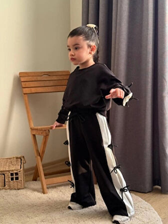 Kurdela Detaylı Fiyonklu Kız 2’li Eşofman Takım