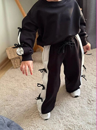 Kurdela Detaylı Fiyonklu Kız 2’li Eşofman Takım