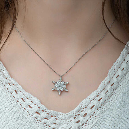 ​Gümüş Kar Çiçeği Kadın Kolye