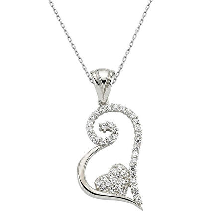 Gümüş Kalpli Kadın Kolye