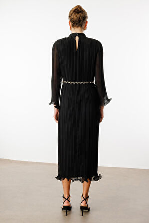 Moda İlgi Kadın Etek ve Kol Ucu Volanlı Pliseli Zincir Kemerli Midi Boy Elbise 0060 Siyah