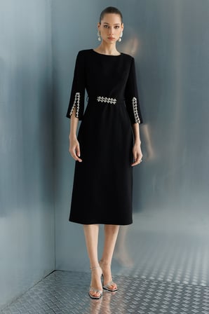 Moda İlgi Kadın Kolları Yırtmaçlı İncili Aksesuarlı Beli Kemerli Elbise 0031 Siyah