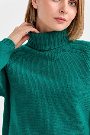 Desen Triko Kadın Tam Balıkçı Yaka Omzu Saç Örgülü Yün Kazak 22097 Yeşil