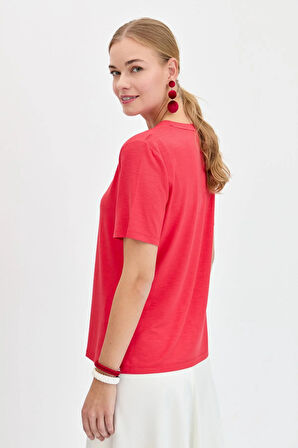 Desen Triko Kadın V Yaka Flamlı Kumaş Basic T-Shirt KMY24085 Mercan