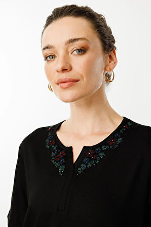 Desen Triko Kadın Açma Yaka Dantel Çiçek İşlemeli Penye T-Shirt 24751 Siyah