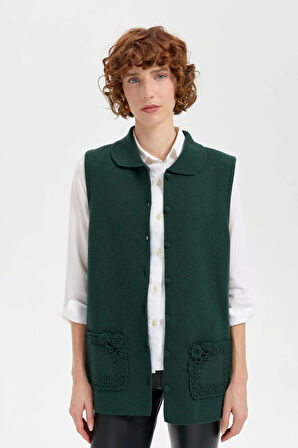 Desen Triko Cebi Gül Tığlamalı Polo Yaka Düğmeli Kısa Kadın Yelek 24014