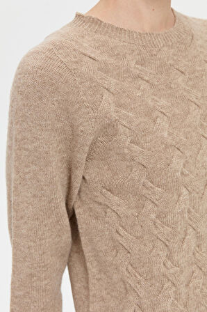 Desen Triko Kadın Sıfır Yaka Dikişsiz Önü Saç Örgülü Yün Kazak 24214 K. Bej