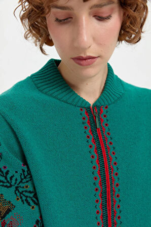 Desen Triko Kadın Hakim Yaka Arkası ve Kolu Çiçek Desenli Yün Ceket 24049 A.Ö. Başı