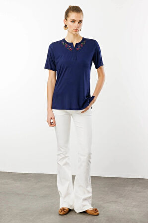 Desen Triko Kadın Açma Yaka Nakış İşlemeli Penye T-Shirt 25700 Lacivert