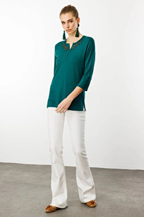 Desen Triko Kadın Açma Yaka Nakış İşlemeli Penye Bluz 25701 Yeşil