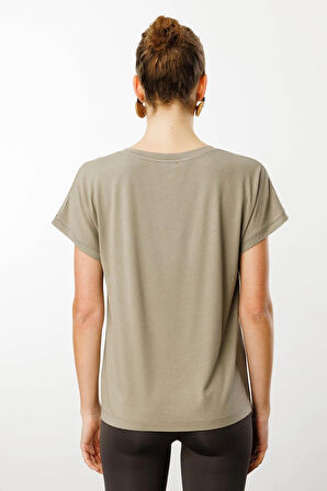 Desen Triko Kadın V Yaka Omuzları Taş Baskılı Penye T-Shirt 25836 Haki