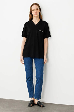 Desen Triko Kadın Sıfır Yaka Cebi ve Yakası Simli Penye T-Shirt 25761 Siyah