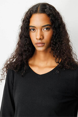 25090 DESEN V YAKA OMUZLARI BONCUK İŞLEMELİ TRİKO BLUZ