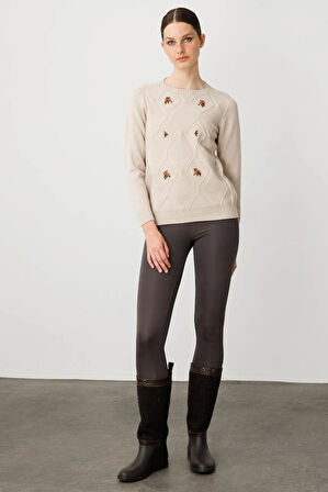 Desen Triko Kadın Sıfır Yaka Önü Baklavalı Nakış İşlemeli Kazak 25208 Bej