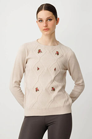Desen Triko Kadın Sıfır Yaka Önü Baklavalı Nakış İşlemeli Kazak 25208 Bej